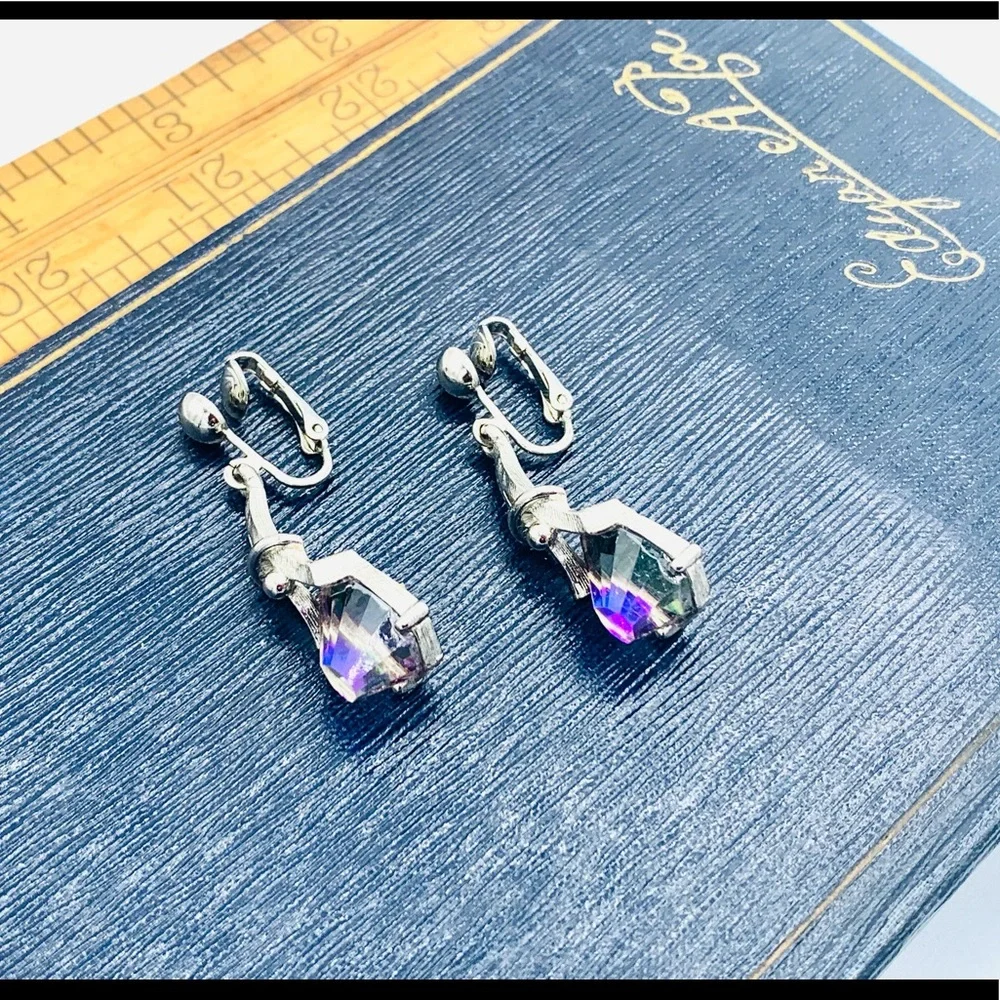 Sarah Coventry raised crystal prism 2 tone clip on dangles gorgeous!